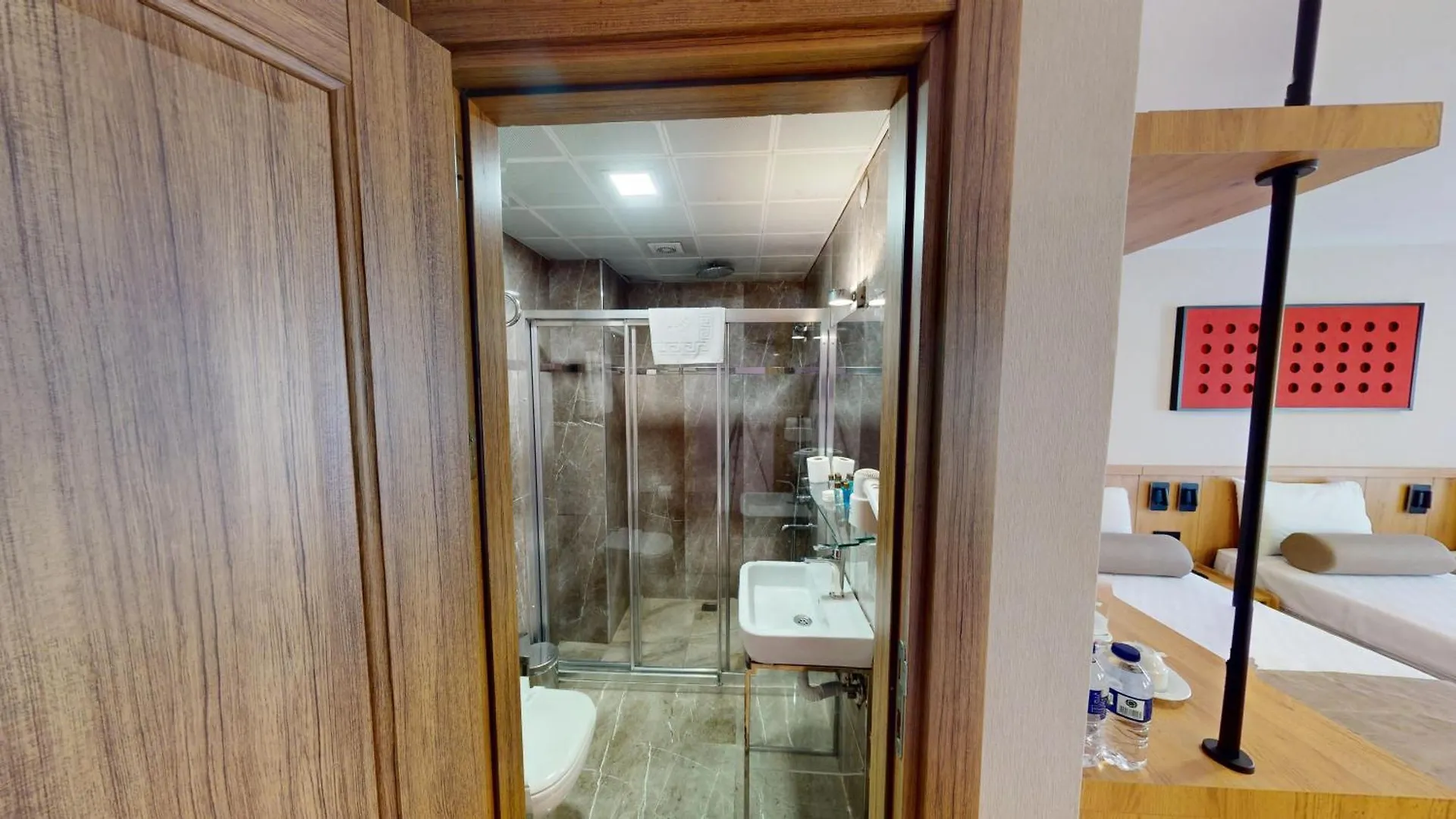 **  Istanbul River Hotel Turcia