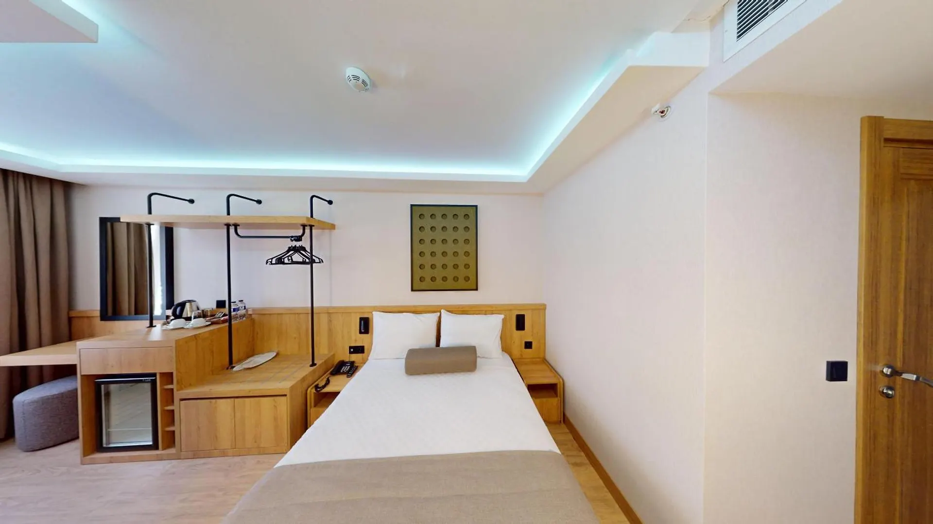 Istanbul River Hotel 2*,