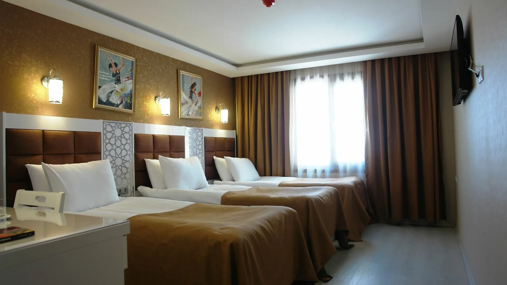 Istanbul River Hotel 2*,
