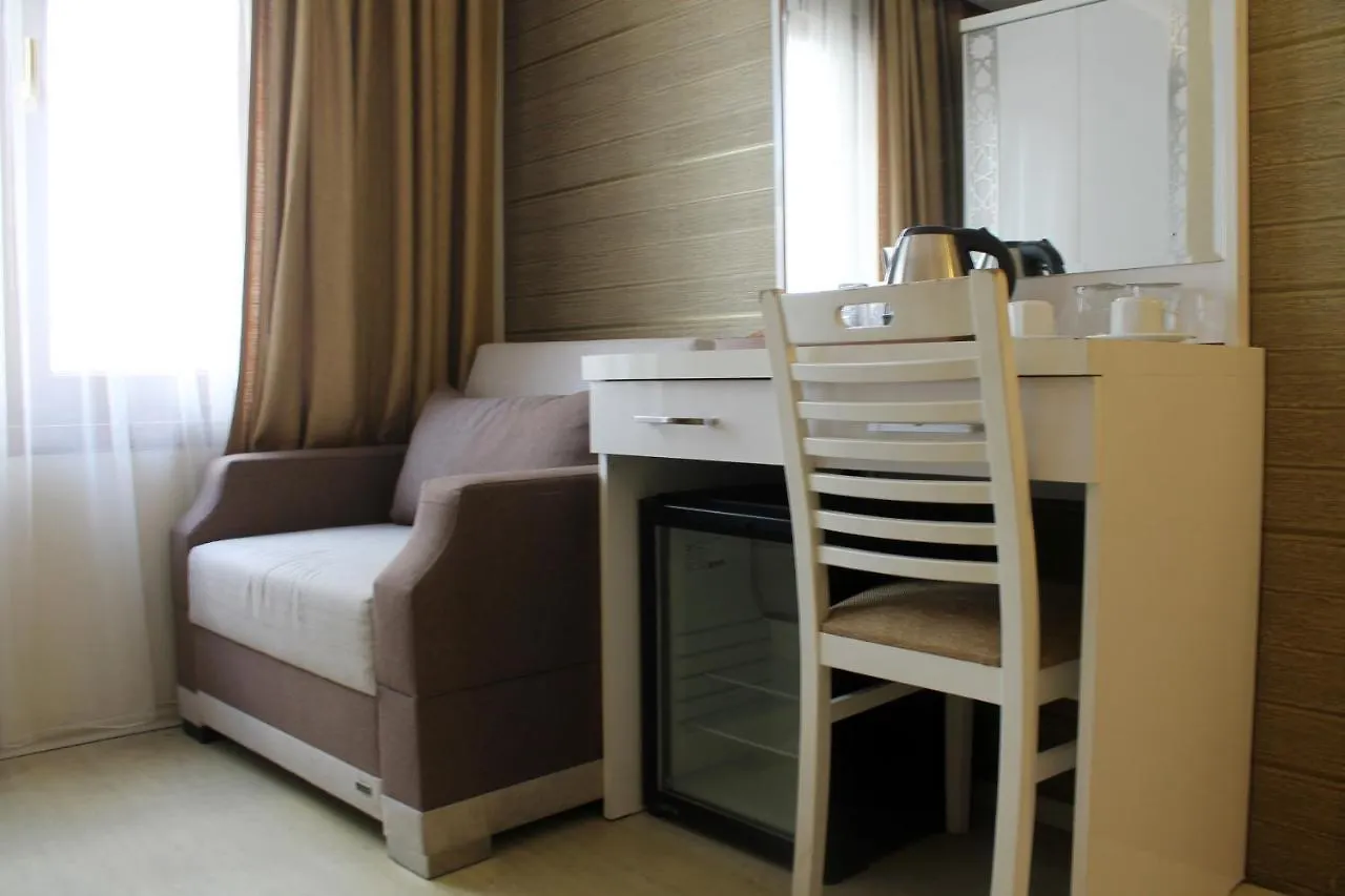 Istanbul River Hotel 2*,